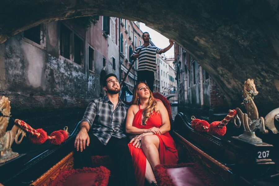 Venice: Private Gondola Ride with Professional Photographer - Key points at a glance