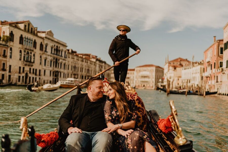 Venice: Private Gondola Ride with Professional Photographer - Final verdict: a special occasion splurge