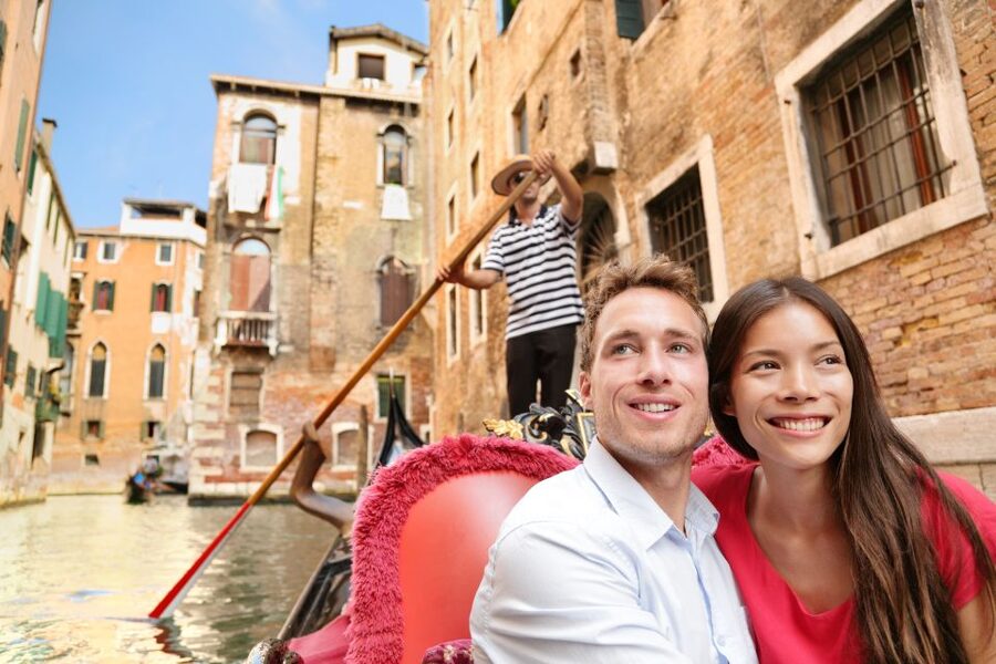 Venice: Private Gondola Ride - The first stretch on the Grand Canal