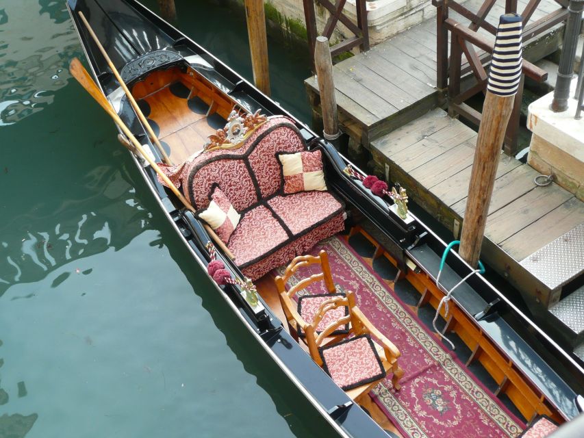 Venice: Private Gondola Tour - Private space and value for couples and families