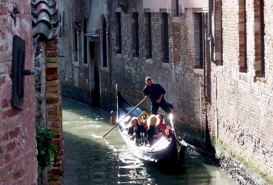Venice: Private Grand Canal Gondola Ride from Rialto - Key points to know before booking