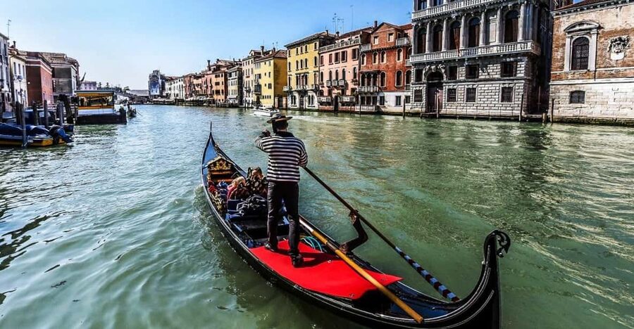Venice: Private Grand Canal Gondola Ride from Rialto - Why seeing Venice from a gondola changes the city