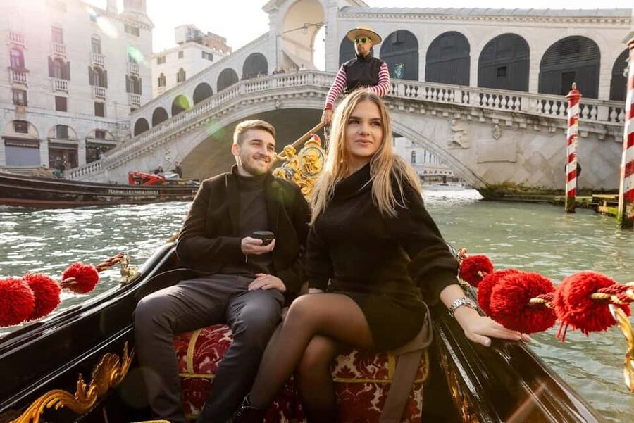 Venice: Private Photoshoot In Gondola - Key points to know before booking