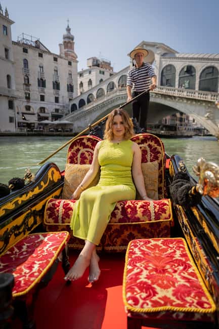Venice: Private Photoshoot In Gondola - Who will enjoy this most