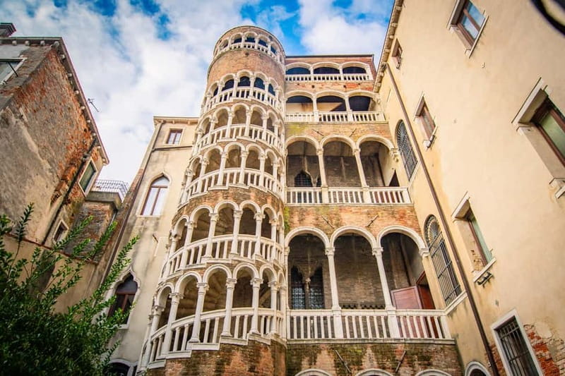 Venice: Private Walking Tour with Optional Gondola Ride - What the two-hour timing means