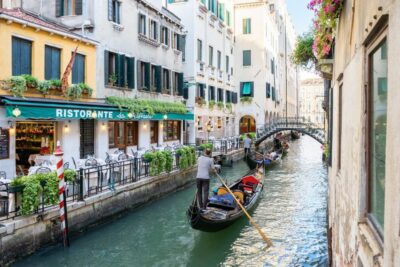 City Center Walking Tour & Iconic Gondola Ride