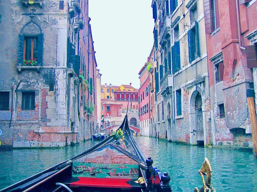 Venice: Romantic Gondola tour and Dinner for two - Should you book this gondola and dinner package?