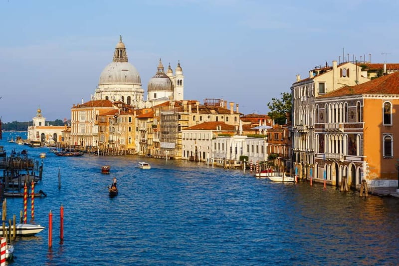 Venice: Romantic Shared Gondola Serenade on the Grand Canal - The 10-minute introduction and group setup