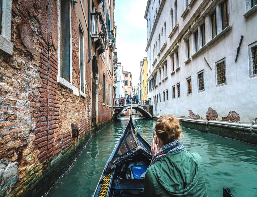 Venice: Shared Gondola Ride - Rain, cancellations, and timing