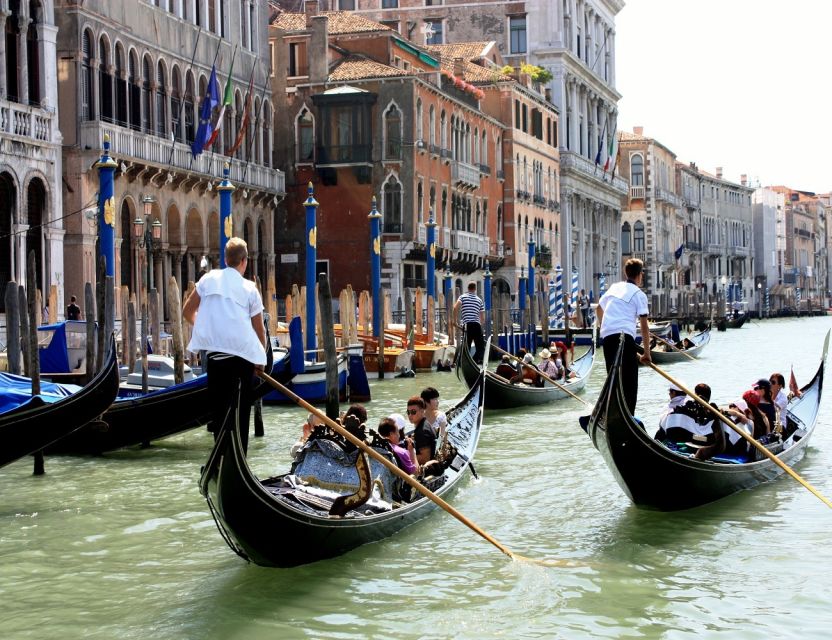 Venice: Shared Gondola Ride - No singing and no formal explanation