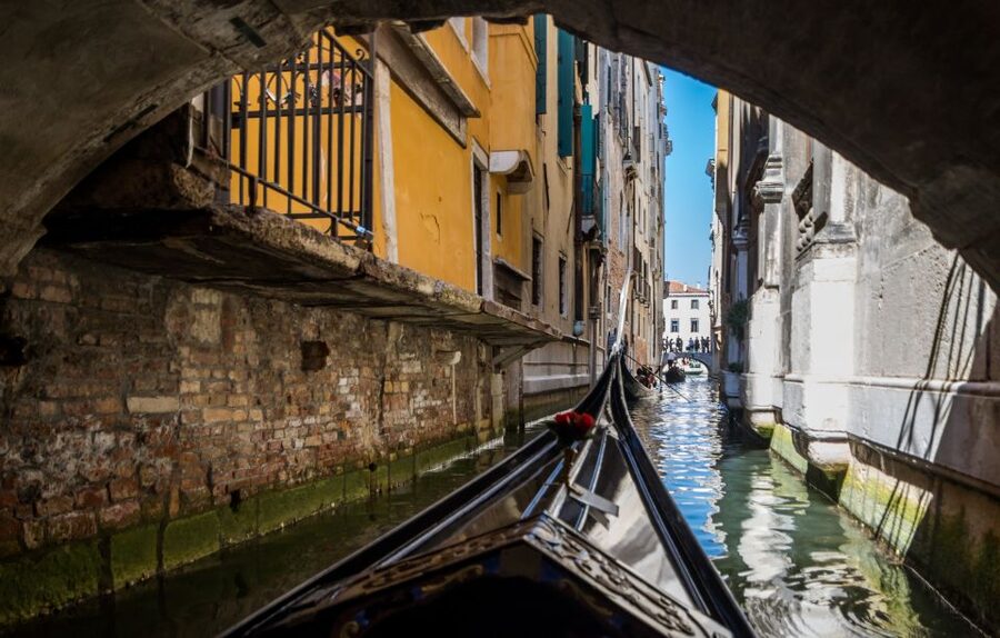 Venice: Shared Gondola Ride Across the Grand Canal - Key points before you book
