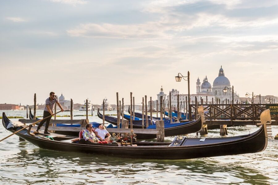 Venice: Shared Gondola Ride Across the Grand Canal - Timing, crowds, and the real length