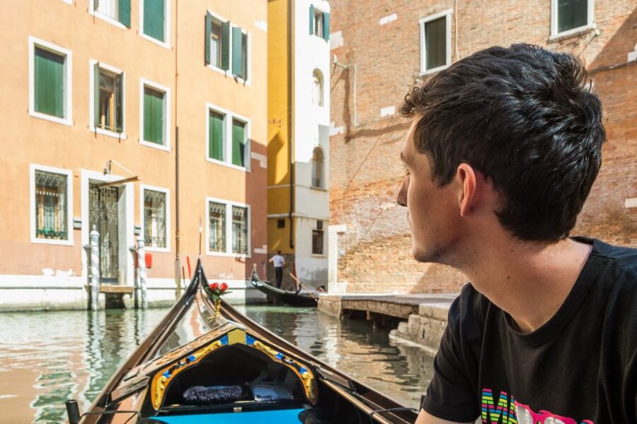 Venice: Shared Gondola Ride Across the Grand Canal - Why a shared gondola can be good value