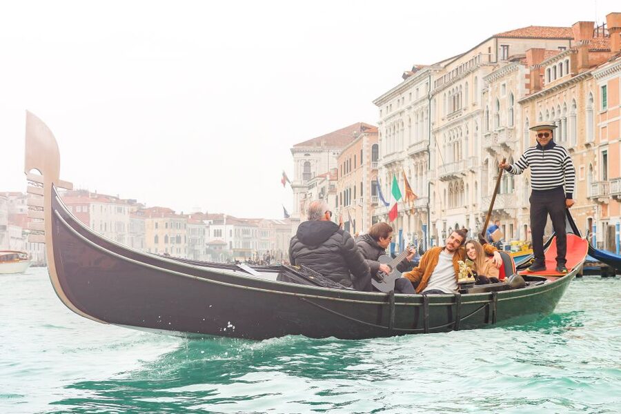 Venice: Shared Gondola Ride and Serenade - What the 30-minute route actually feels like