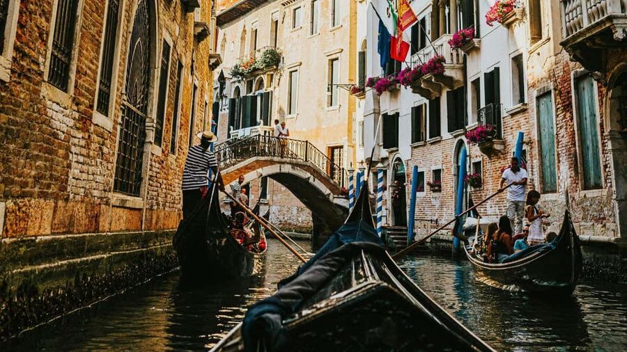 Venice: Shared Gondola Ride at Sunset - Meeting Near St. Mark’s Square