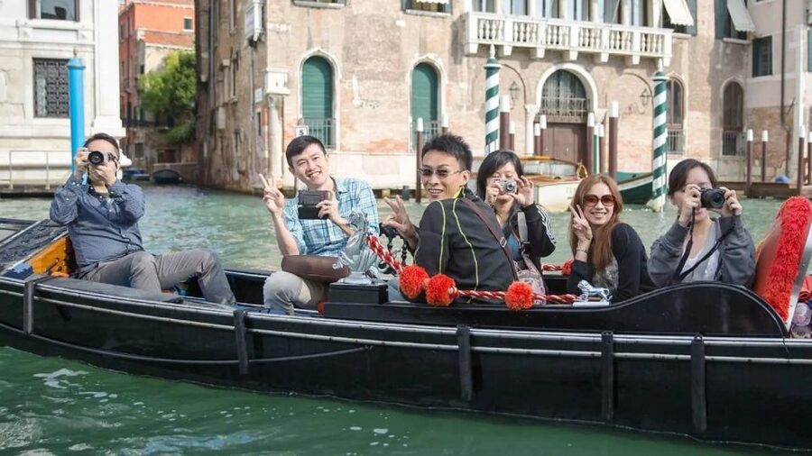 Venice: Shared Gondola Ride at Sunset - Photos, Comfort, and Realistic Expectations