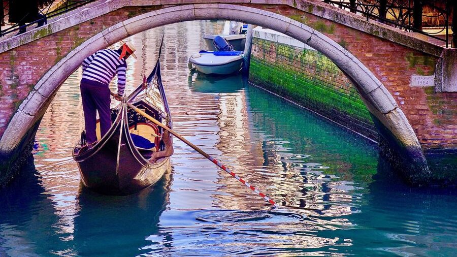 Venice: Shared Gondola Ride through the Lagoon City - Is the timing good value?