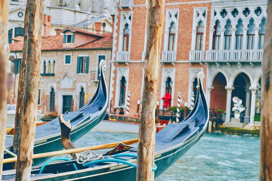 Venice: Shared Gondola Ride through the Lagoon City - Santa Maria della Salute and Punta della Dogana