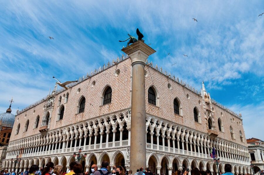 Venice: St Mark's Basilica, Doge's Palace, and Gondola Ride - Guides, headsets, and the pace of the visit