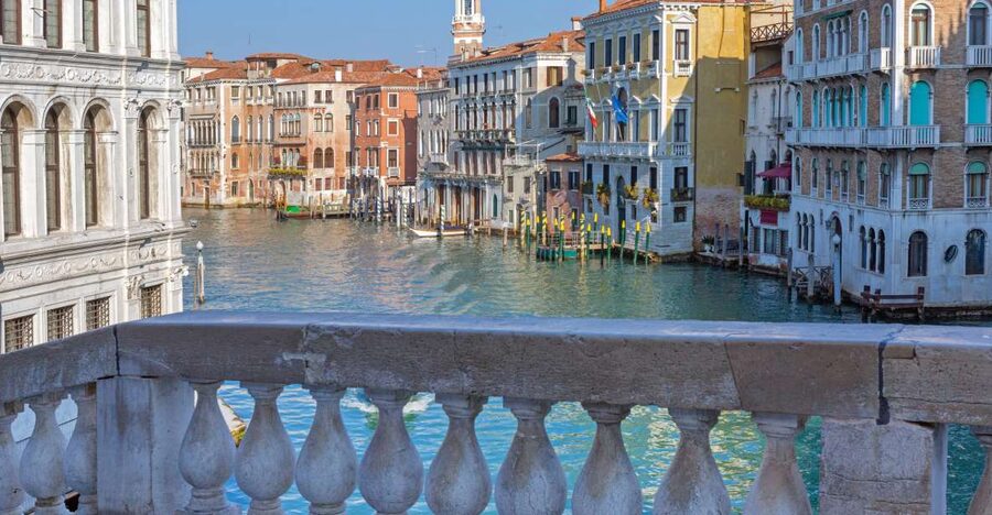 Venice: St. Mark's Basilica, Doge's Palace & Gondola Ride - Rialto Bridge and Venice’s working side