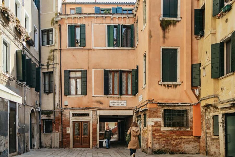 Venice: St. Mark's Basilica Guided Tour & Gondola Ride - Castello and the quieter side of Venice