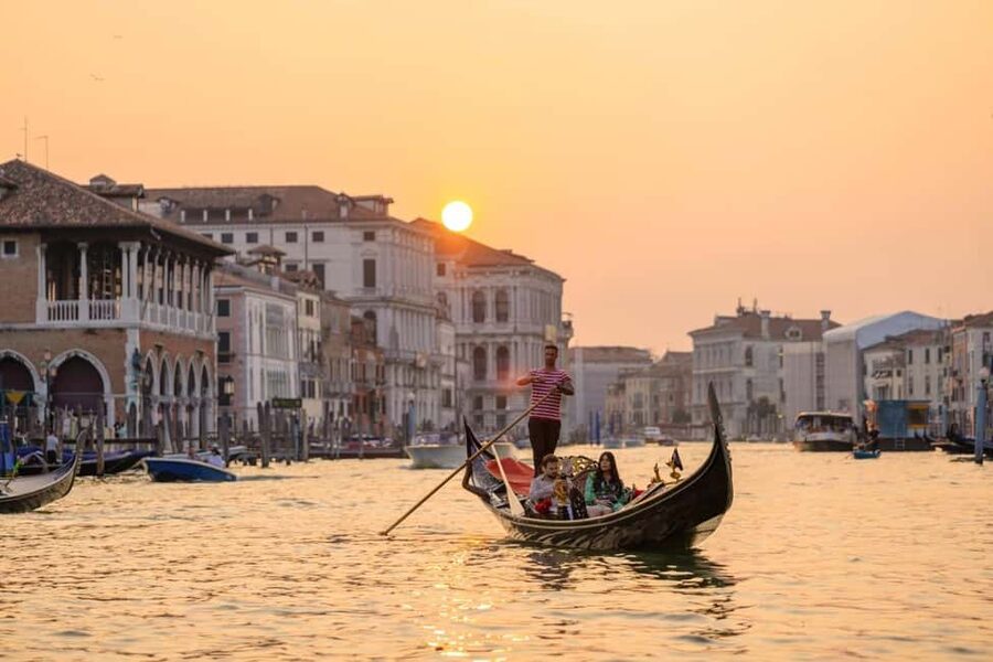 Venice: St. Mark's, Doge's Palace, Rialto, and Gondola Tour - Why this Venice tour works well for a short stay