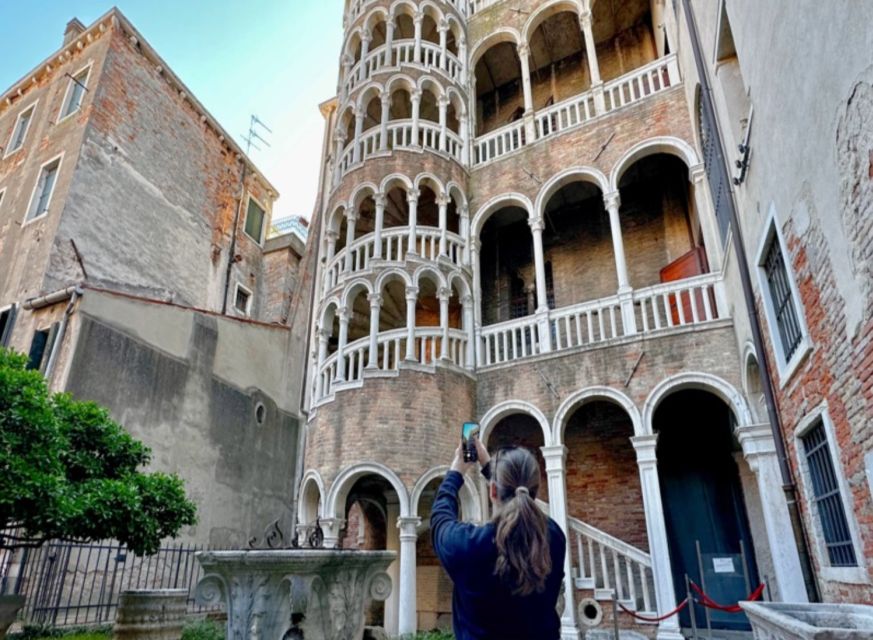 Venice: St. Mark's, Doge's Palace, Rialto, and Gondola Tour - Walking from the square toward Rialto