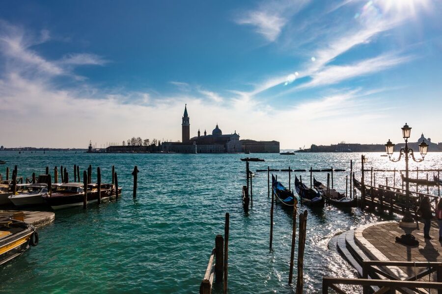 Venice: St Mark's Square & Rialto Walking Tour & Gondola - Language, group support, and what is included