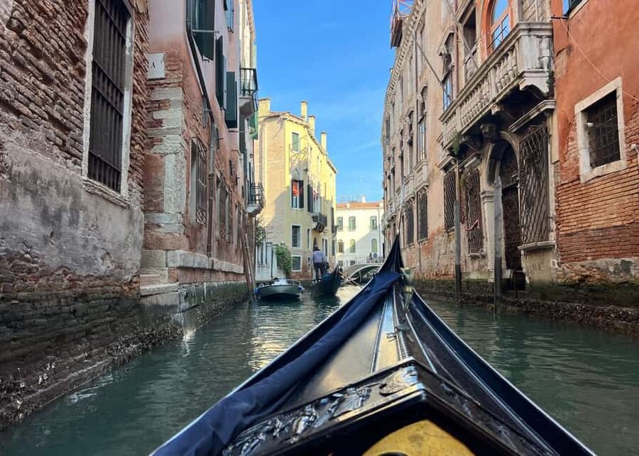 Venice: St Mark's Square & Rialto Walking Tour & Gondola - Why the Gondola Gallery is worth your time