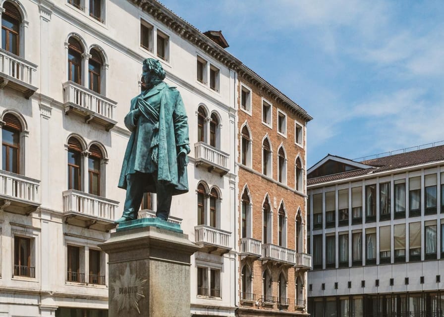 Venice: St Mark's Square & Rialto Walking Tour & Gondola - Walking pace, bridges, and accessibility