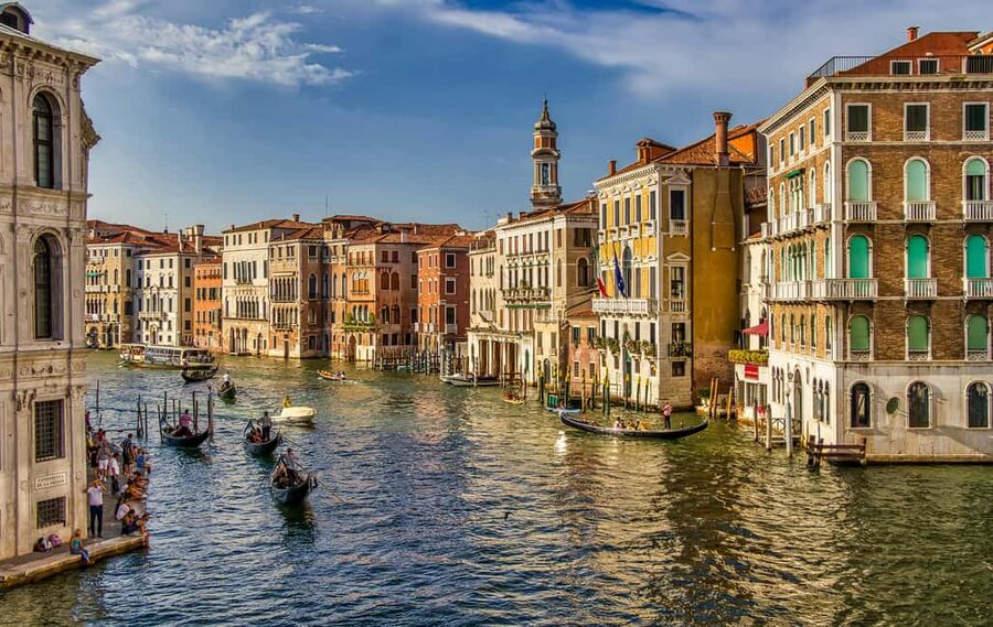 Venice: St. Mark’s Walking Tour & Gondola Traghetto Crossing - What you are really buying for $14