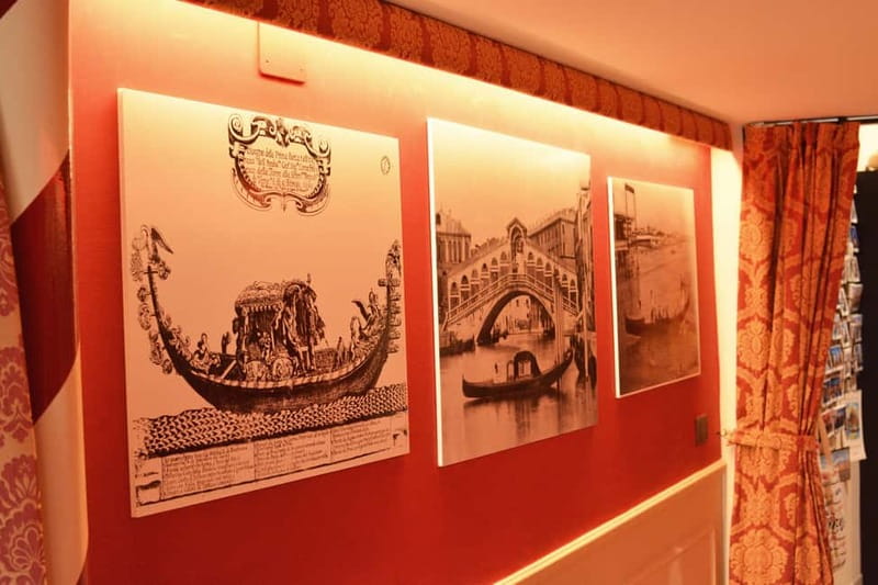 Venice: The Gondola Gallery 3D Experience - The bookshop and the wooden gondola puzzle