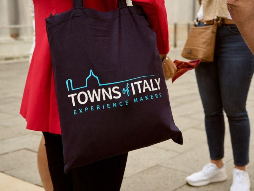 Venice: Vip Semi-Private Walking Tour with Gondola Ride - What Lorenzo adds to the experience