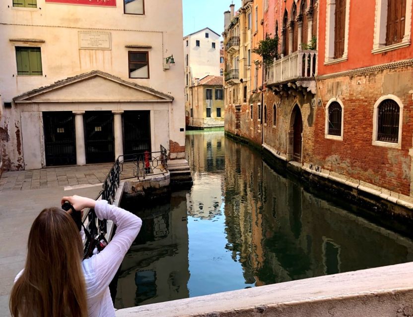 Venice Walking Tour and Gondola Ride Combo - Language, group size, and practical comfort