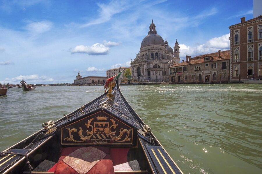 Venice: Walking Tour & Gondola Ride - Into Castello’s quieter streets