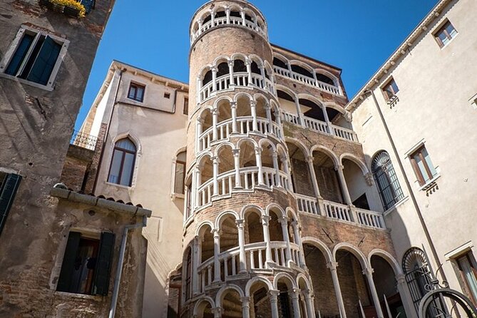 Venice Walking Tour with Gondola Ride Experience - Campi, campielli, and narrow calle