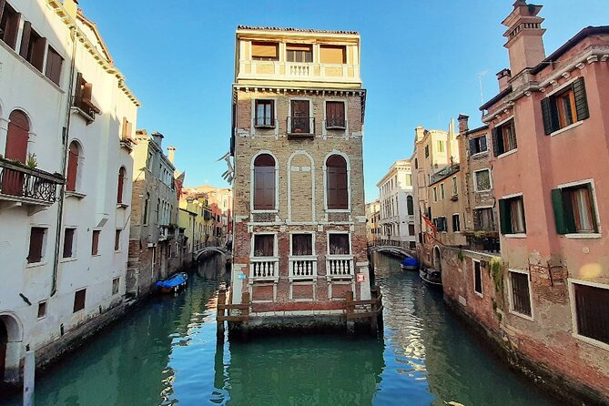 Walking Tour and Enchanting Gondola Journey in Venice - Reaching Rialto Bridge