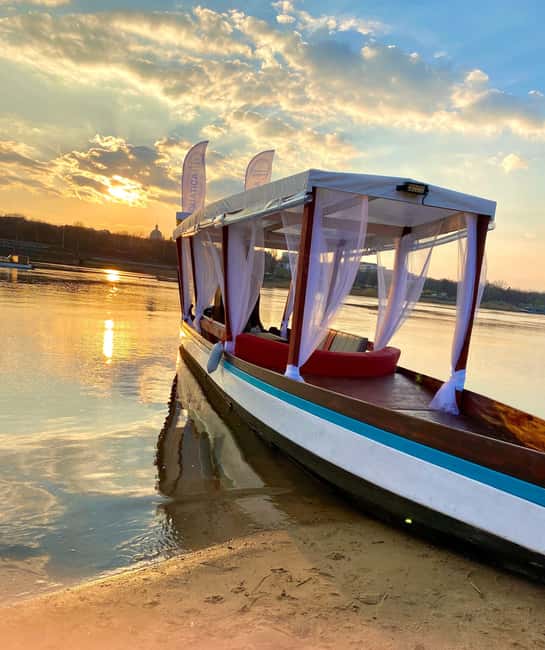 Warsaw: Private Gondola Cruise for Special Occasions - Key details to know before booking