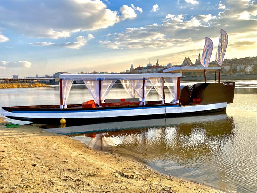 Warsaw: Private Gondola Cruise for Special Occasions - The central stretch through bridges and river greenery