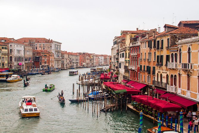 Welcome to Venice Group Tour St. Mark's Basilica & Gondola Ride - How the guides shape the experience