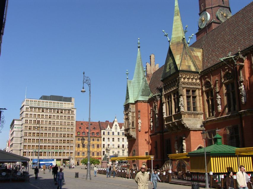 Wroclaw: Old City Walk and Cruise with Small Gondola - Guides, language, and the private-group advantage