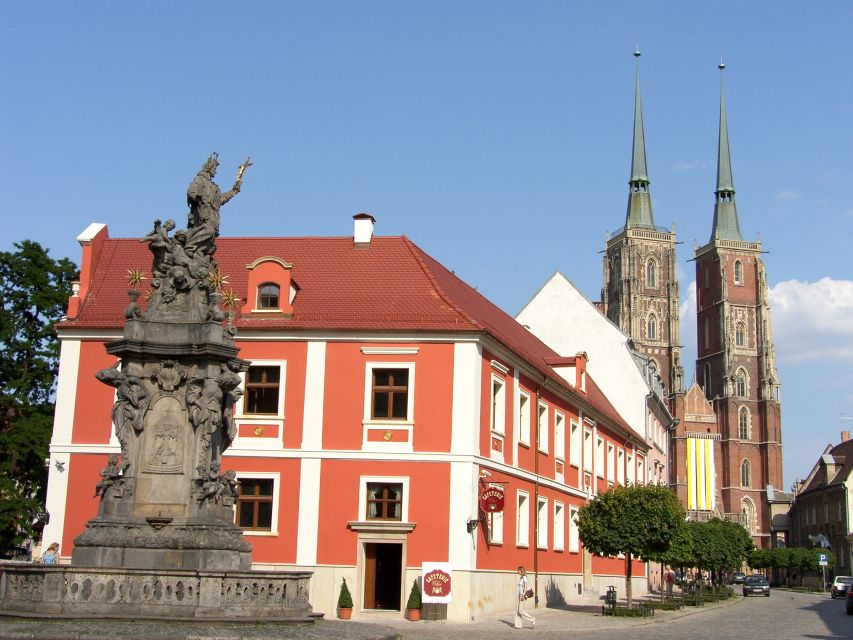 Wroclaw: Old City Walk and Cruise with Small Gondola - Wrocław’s small dwarves with a big local role