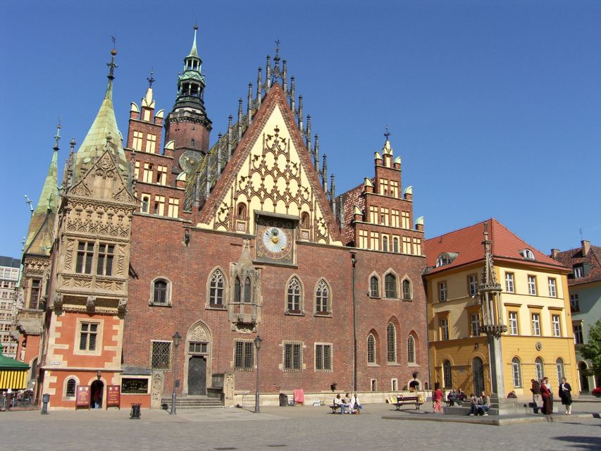 Wroclaw: Old City Walk and Cruise with Small Gondola - The Fencer Fountain and the city’s odd sense of humor